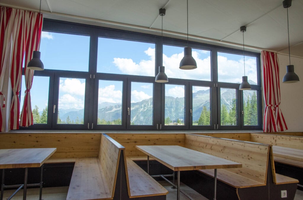 Ein Speisesaal mit traumhaften Ausblick