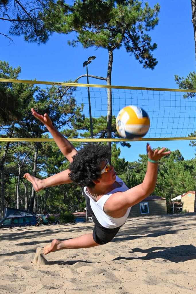 Jugendliche beim Surfen in Lignano